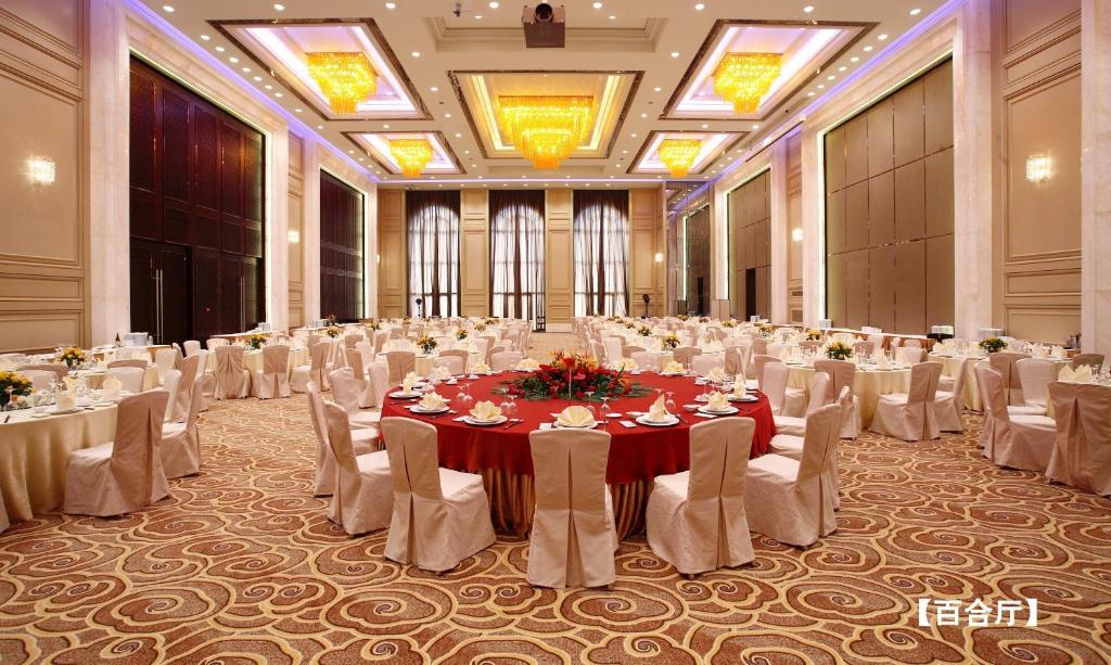 新昌绿城雷迪森大酒店 新场古镇 外观 照片